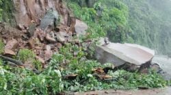 वैभववाडी: करूळ घाटात दरड कोसळल्याने वाहतूक विस्कळीत; तासाभरात वाहतूक पूर्ववत