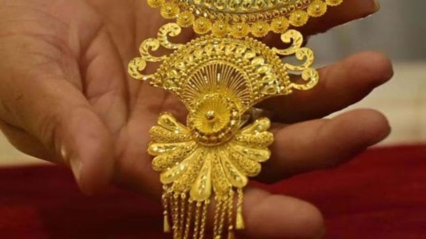 १९८० -१९९० मध्ये गुंतवणुकीत मोठी वाढया काळात १९८० मध्ये किंमत १,३३३ रुपये, १९८५ मध्ये २,१३० रुपये आणि १९९० मध्ये सोन्याची किंमत ३,२०० प्रति ग्रॅम इतकी झाली. या काळात लोक सोन्याला गुंतवणुकीचे साधन म्हणून पाहू लागले होते.