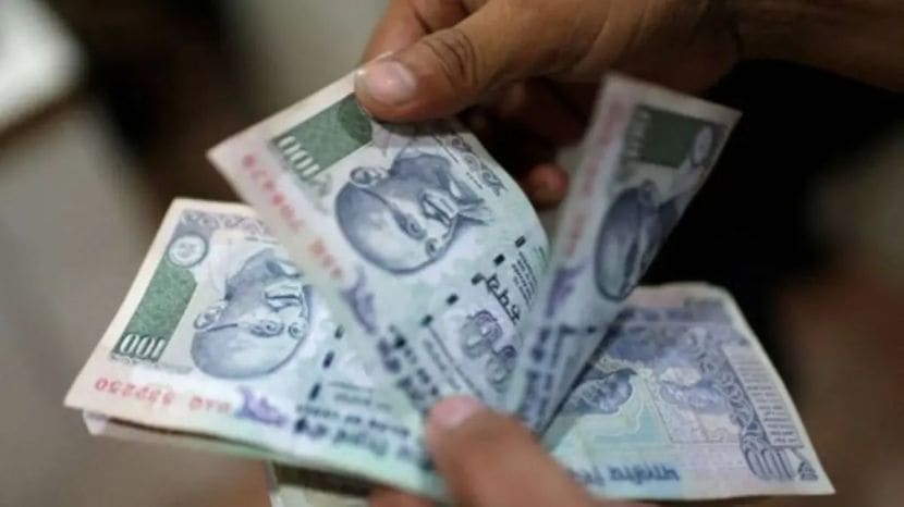 डेब्ट-टू-इनकम रेशो ४० टक्क्यांपेक्षा कमी ठेवालक्षात ठेवा की तुमचे एकूण ईएमआय आणि थकबाकी तुमच्या पगाराच्या ४०% पेक्षा जास्त नसावी. (फोटो -इंडियन एक्सप्रेस)