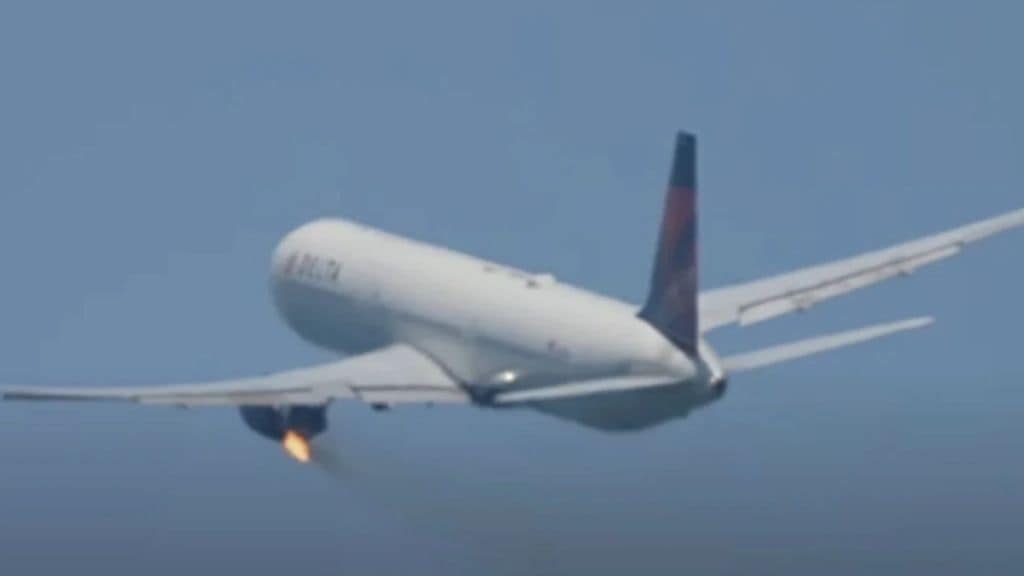 Delta Airlines’ Boeing 767 flight engine catches fire video