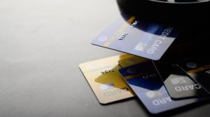 Credit Cards Tips : एकापेक्षा जास्त क्रेडिट कार्ड असावेत का? निर्णय घेण्यापूर्वीच जाणून घ्या फायदे अन् तोटे