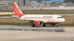 Air India Flight : एअर इंडियाचं विमान मुंबईत धावपट्टीवर भरकटलं, पण अपघात होता होता वाचला
