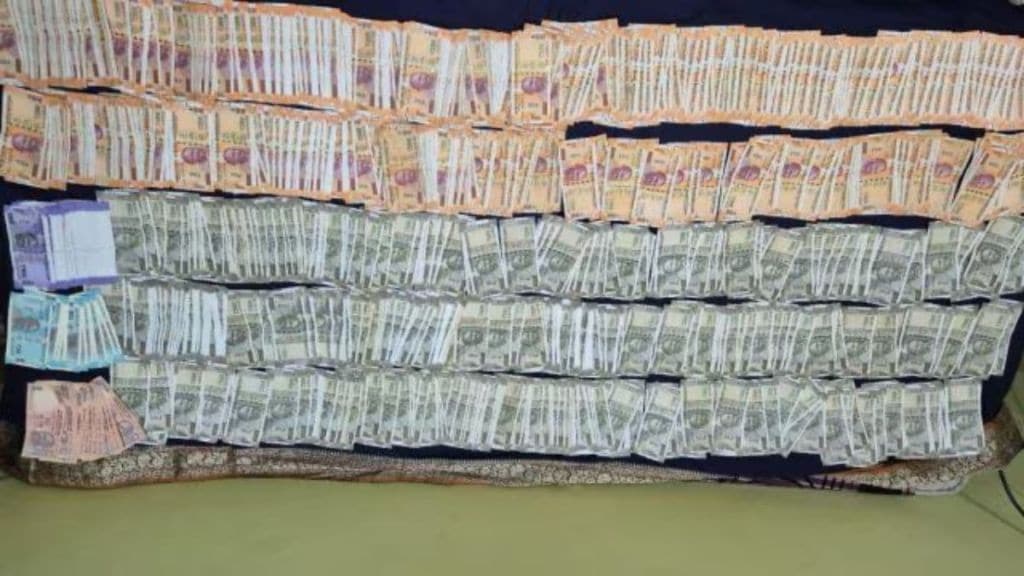 Odisha Forest Official Raid Video : वनअधिकारी निघाला कोट्यधीश! गुप्त तिजोरीत सापडले १.४३ कोटी रुपये, दीड किलो सोने अन्…; ५ महिन्यांत होणार होता निवृत्त