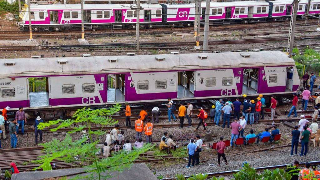 26000 passengers died in local accidents in 10 years mumbai print news
