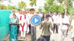 Video : २० वर्षांआधी रागाने घर सोडले, फुटपाथवर झोपले; आता त्याच गावात बँड बाजाने…