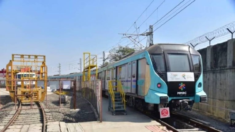 ‘मेट्रो ३’ स्थानकांबाहेर लवकरच खासगी फिडर बस सेवा, प्रवासी संख्या वाढविण्यासाठी एमएमआरसीचा निर्णय
