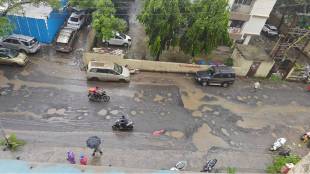 Vasai Virar road traffic jam due to potholes; Drivers face life-threatening situation