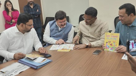 मिरा- भाईंदरच्या शिवसेना शाखेत बाराखडीचे धडे (लोकसत्ता टिम) 