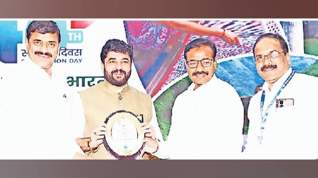 Muralidhar Mohol statement that teaching Hindi is not wrong