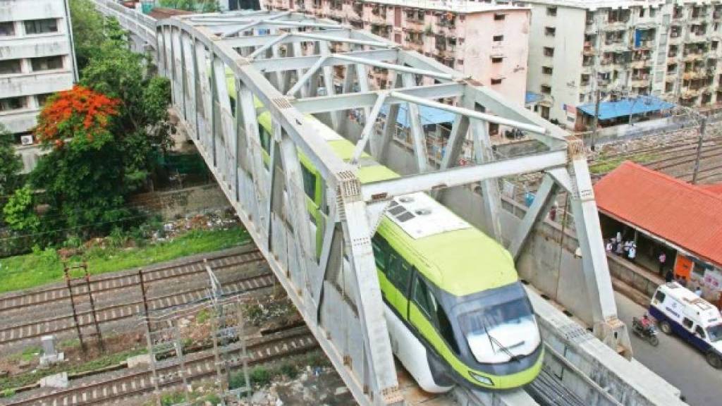 mumbai monorail services disrupted Technical issue Maha Mumbai Metro Operation Corporation Limited (MMMOCL)