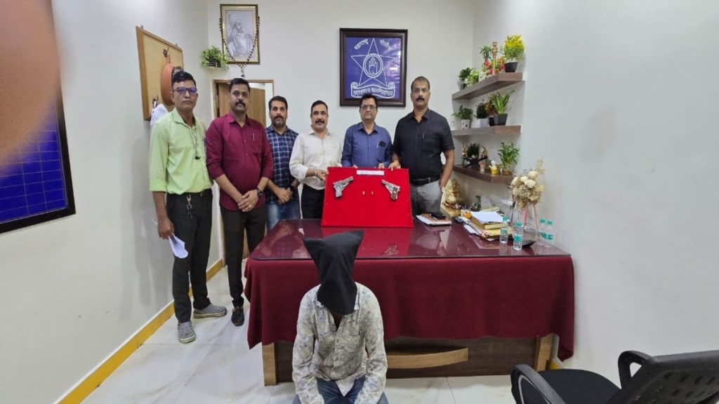mumbra youth arrested with two countrymade pistols by thane crime branch