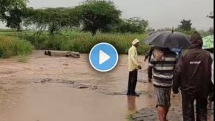 nandurbar villagers funeral problems struggles carry dead body through swollen river due to no bridge