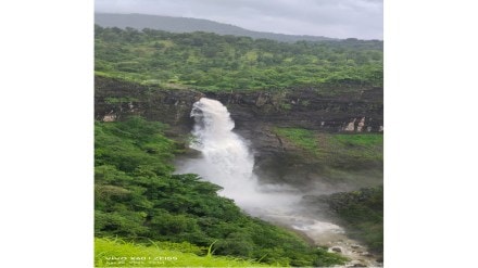Nashik Dugarwadi waterfall rescue saves 11 people but a youth drowns in the pond