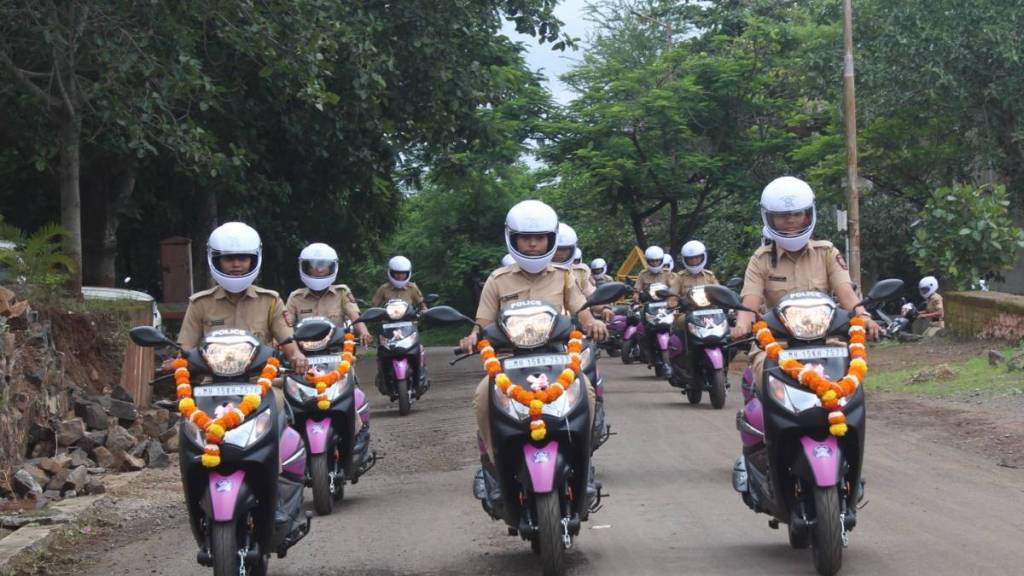 Distribution of 40 new two wheelers for women help rooms in police stations in Nashik