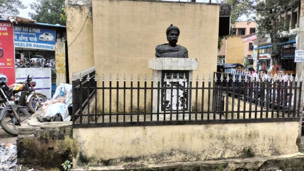 Lokmanya Tilak statue in Nashik