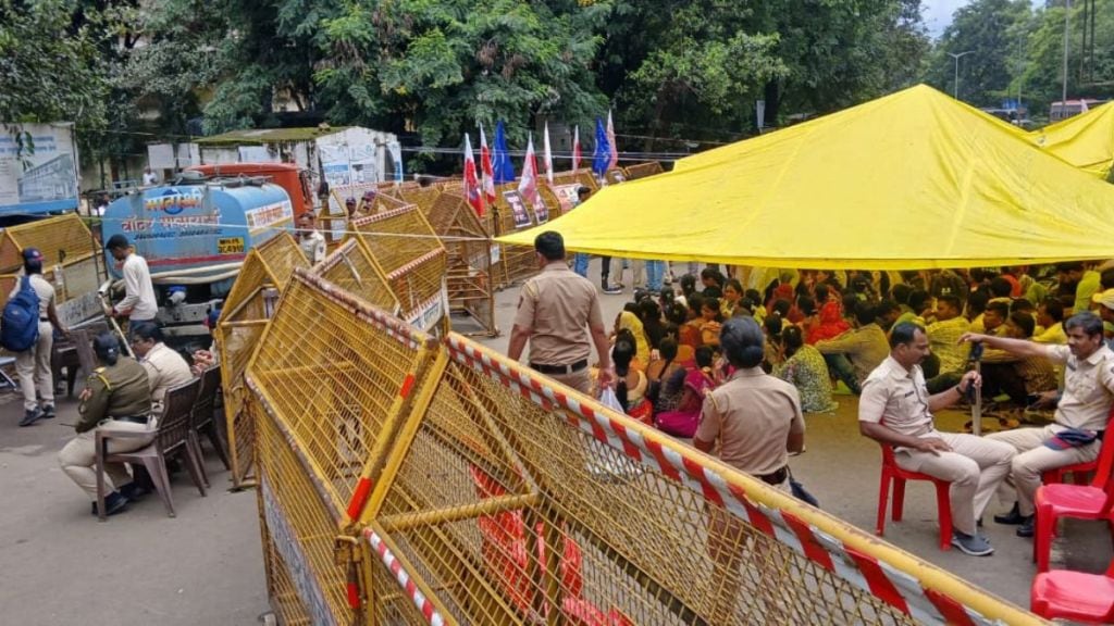 nashik tribal development office protest continues disrupts traffic on fifth day