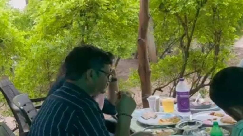 obscene conversation between Ner Electricity Distribution Office officer and female employee at dhaba goes Video viral