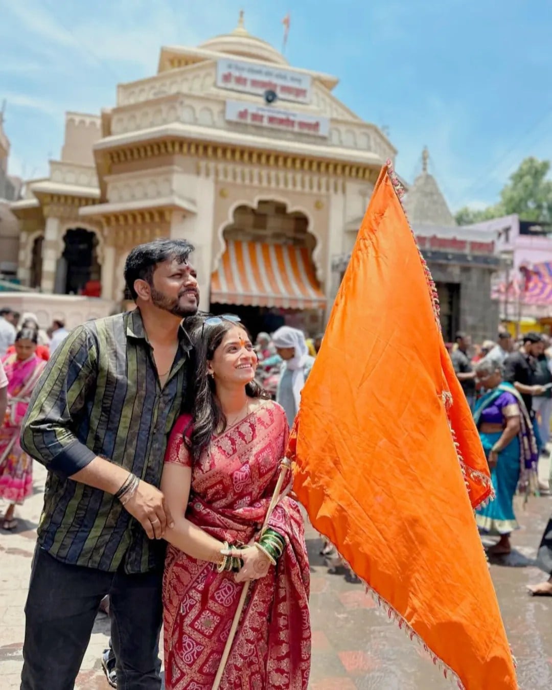 paaru fame actress sharayu sonawane husband jayant lade visited pandharpur