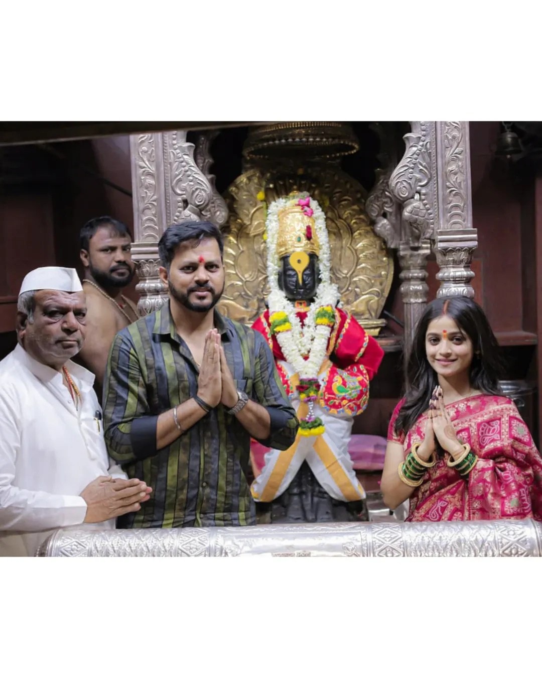 paaru fame actress sharayu sonawane husband jayant lade visited pandharpur