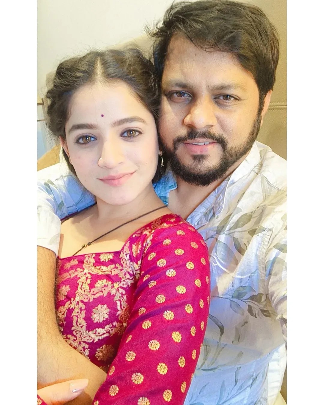 paaru fame actress sharayu sonawane husband jayant lade visited pandharpur