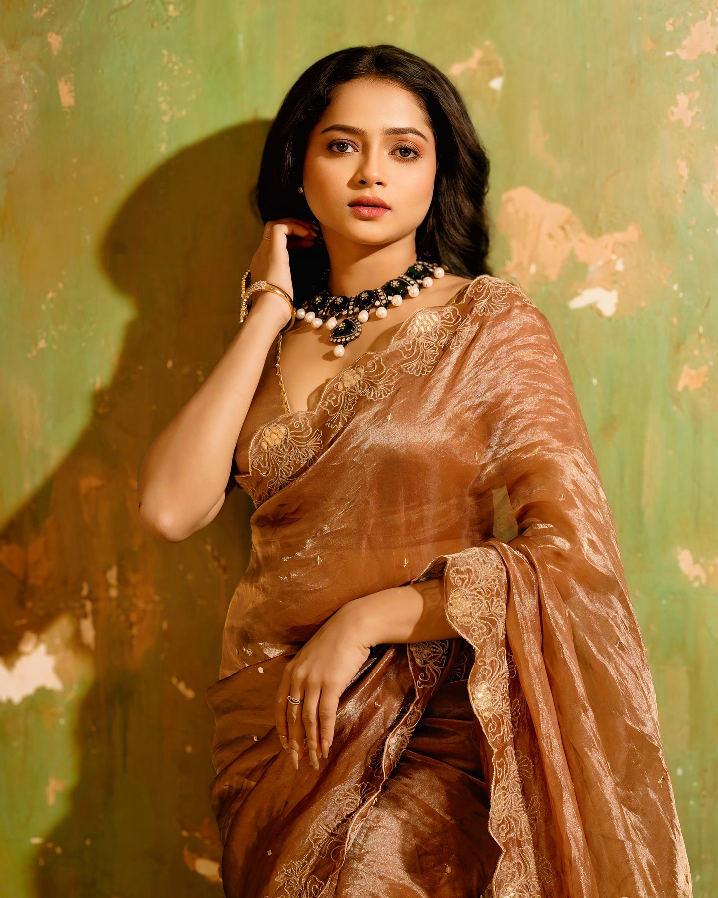 'कल्याणची चुलबुली' अशी वेगळी ओळख निर्माण केलेली लोकप्रिय अभिनेत्री म्हणजे शिवाली परब.
