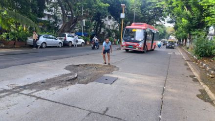 mumbai potholes create traffic issues near churchgate income tax office