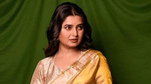 अशी ही मदनमंजिरी! प्राजक्ता माळीचा रॉयल अंदाज, गोल्डन साडीत दिसतेय खूपच सुंदर