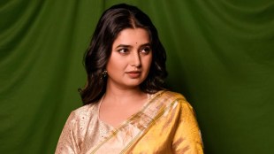 prajakta mali marathi actress share golden saree photos on social media
