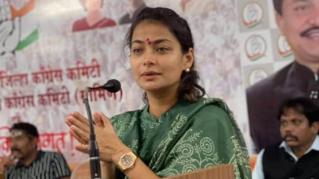 BJP protests against Praniti Shinde accusing her of sedition