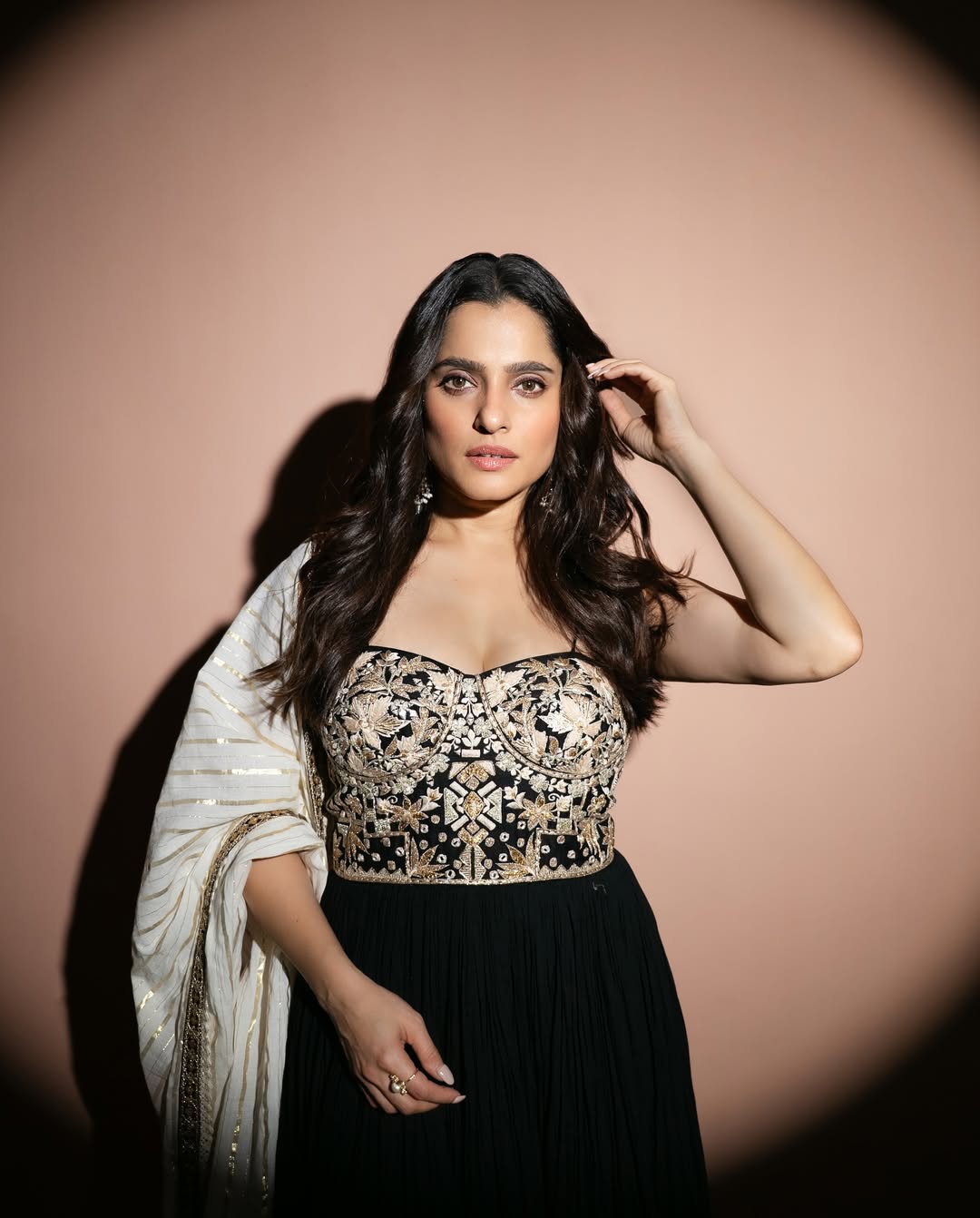 priya bapat new dress look