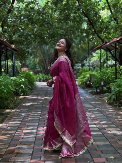 rashmi desai marathi look