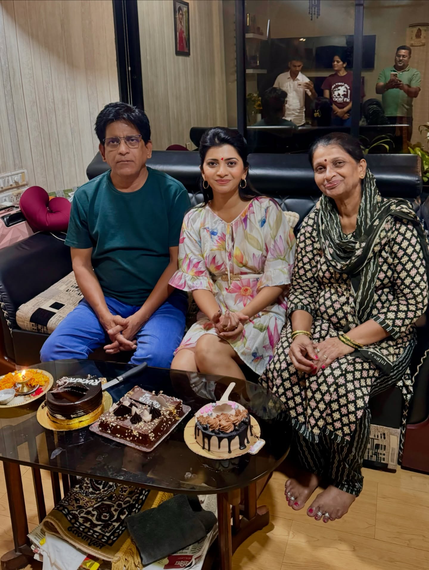 यानंतर रुचिराने काही खास क्षण तिच्या कुटुंबियांबरोबर एन्जॉय केले. तसंच काही कामही केलं.