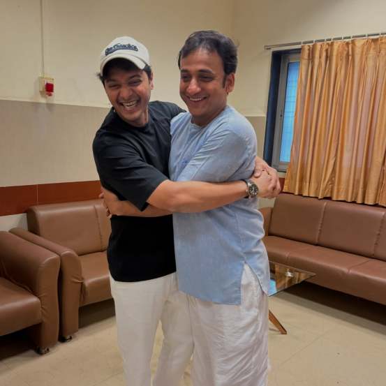 अशातच संकर्षणने पुन्हा एकदा त्याच्या खास मित्राबरोबरचा म्हणजेच श्रेयस तळपदेबरोबरचा खास फोटो शेअर केला आहे.