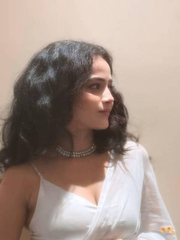 shivali parab reel videos