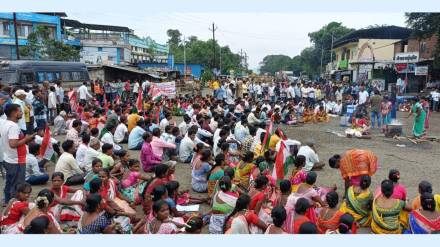 Road blockade protest for 12 hours in Bhiwandi Wada