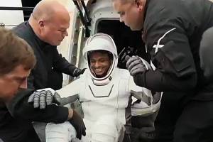 Loksatta editorial Axiom 4 Mission Group Captain Shubanshu Shukla returns to Earth after successfully completing ISS mission