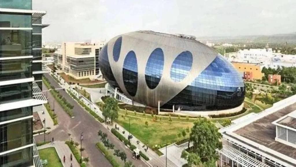 PMRDA Commissioner to submit IT Park report to Chief Minister