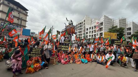 thane-bjp-protests-against-illegal-street-vendors