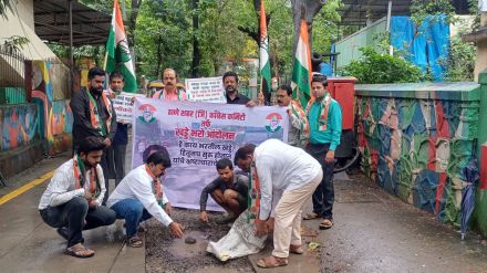 thane congress pothole protest on Kopri roads condition in Eknath Shinde constituency