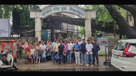 Marathi schools in Thane rumored to be closed. Parents meet school management