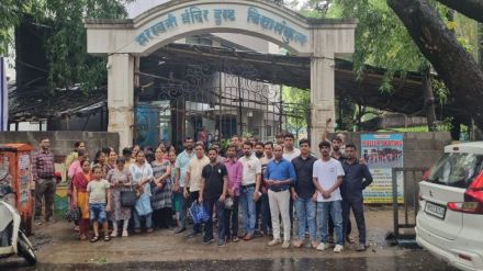 thane parents protest over rumors of marathi school closing marathi mns in action for medium schools