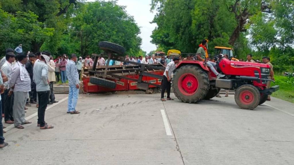 in amravati A tractor suddenly overturned and caused a terrible accident