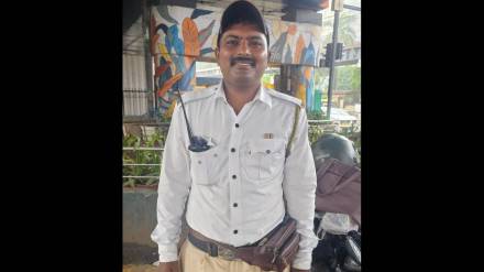 Traffic policeman Praveen Kshirsagar (35) warned the couple and they escaped the accident Traffic policeman Praveen Kshirsagar (35) warned the couple and they escaped the accident