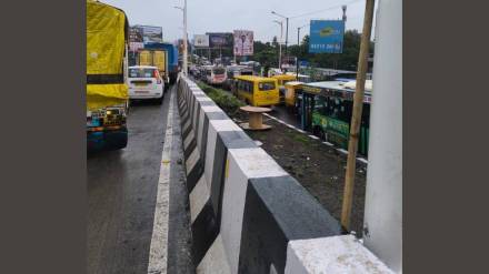 Congestion at Katai Nilje railway flyover area.