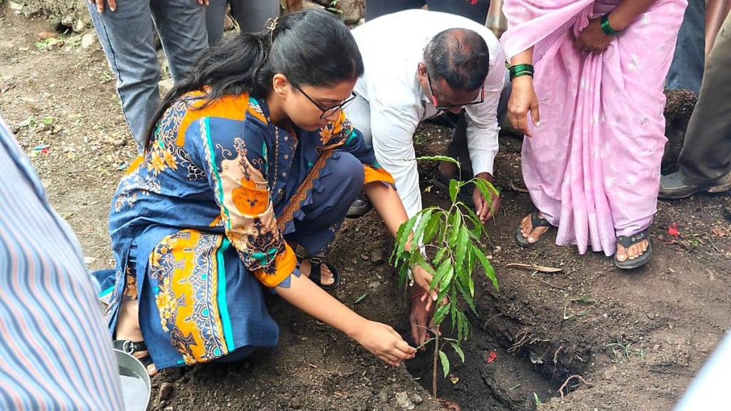 tree plantation and clean village initiative Jalgaon