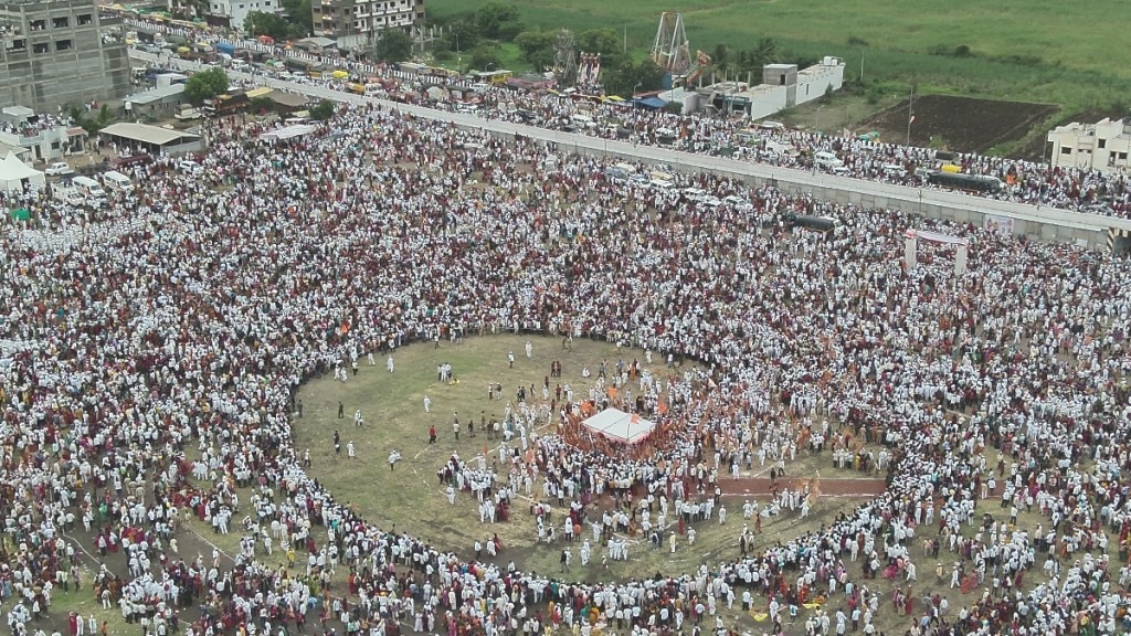ringan at Khadus Phata for the palanquin ceremony of Mauli palkhi in Solapur district