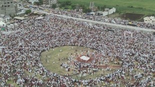 ringan at Khadus Phata for the palanquin ceremony of Mauli palkhi in Solapur district