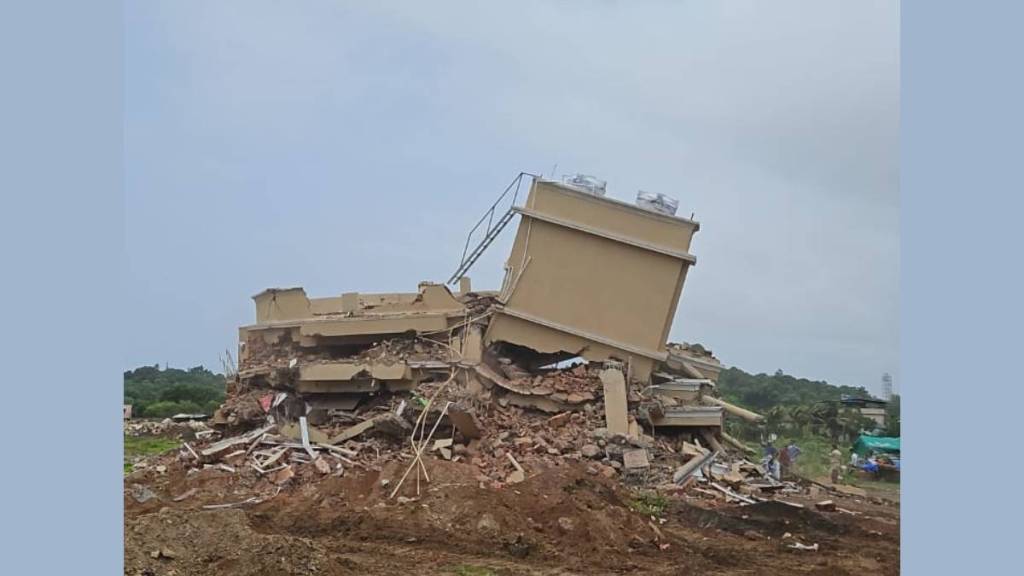 Unauthorized construction on government land in Uttan