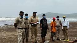 आंजर्ले व केळशी समुद्र किनारी दोन अज्ञात व्यक्तींचे मृतदेह सापडल्याने दापोलीत खळबळ