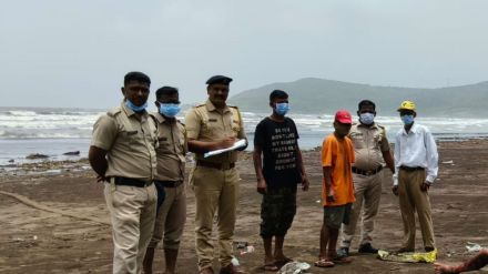 unidentified  dead bodies found on  Anjarle Kelshi beach dapoli police investigation Dapoli